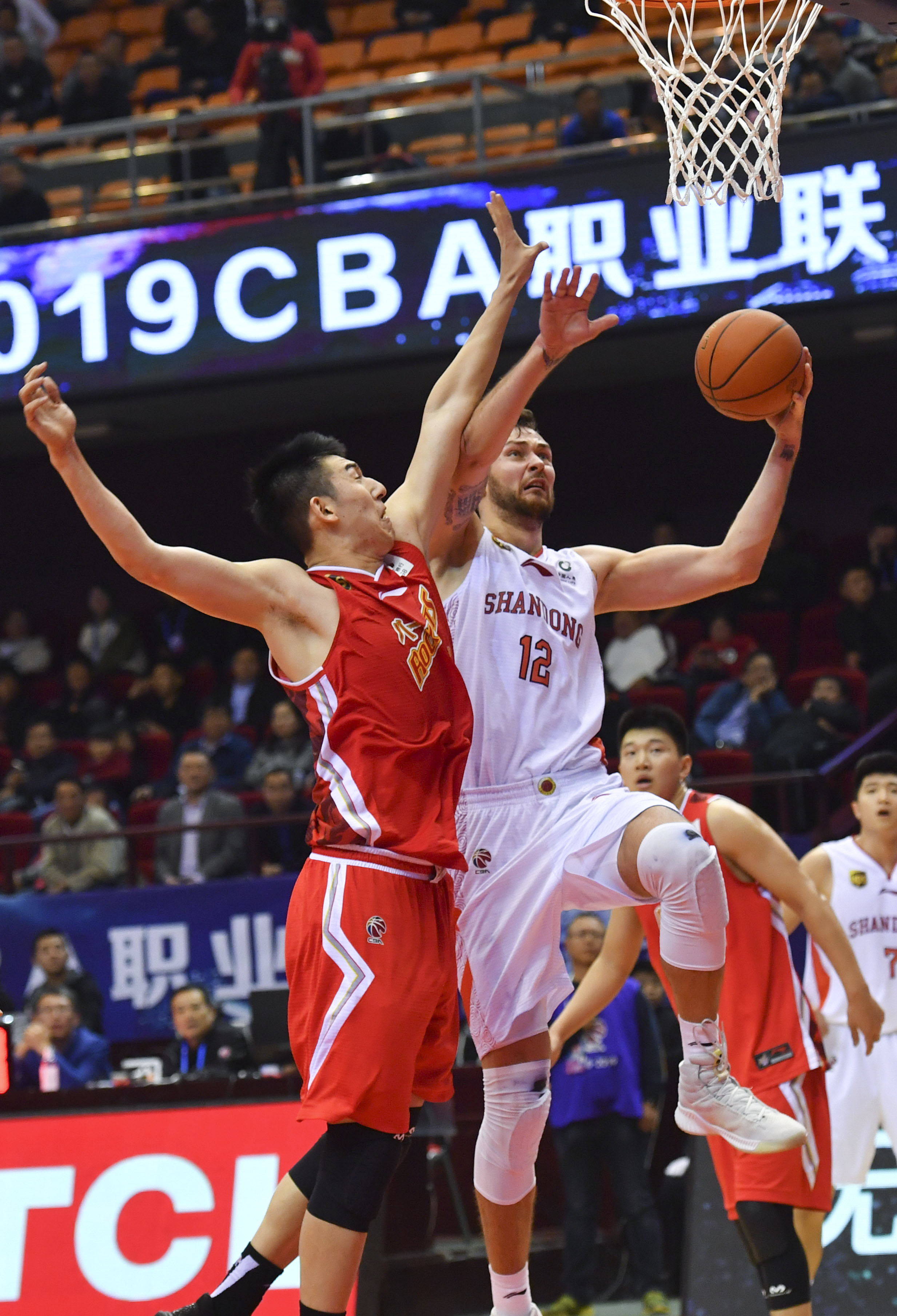 记者：明天青岛西海岸代理主帅毛雷尔携里切利参加赛前发布会（记者：明日青岛西海岸代理主帅毛雷尔将与里切利一同出席赛前发布会）