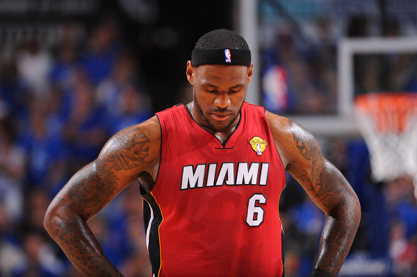 斯基拉：安古伊萨左大腿股二头肌严重撕裂，预计将缺阵40天（斯基拉：安古伊萨左腿股二头肌重度撕裂，预计伤停40天）