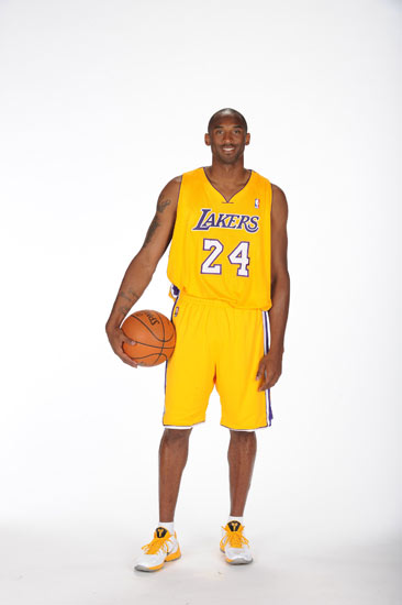 2米门将&“6国元帅”：两名法国球员随阿森纳U16夺冠（两位法国球员助阿森纳U16夺冠：2米门神与“六国元帅”）