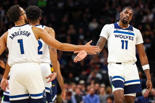 马尔蒂尼预测第19轮：巴萨有望延续辉煌，皇马需走出低谷（马尔蒂尼展望第19轮：巴萨有望续写荣耀，皇马亟待摆脱颓势）