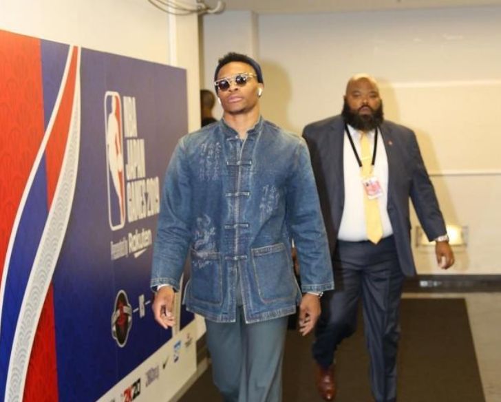 湖人浓眉哥篮下统治力助球队连胜（浓眉统治禁区，助湖人豪取连胜）