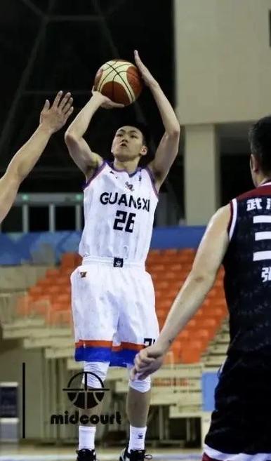 特瓦斯：梅罗瓜穆离开不会影响西甲质量，与英超差距正在缩小（特瓦斯称梅罗瓜穆相继离去不损西甲含金量，与英超差距正逐步缩小）