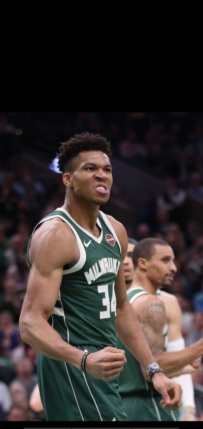 都体：尤文要求斯帕莱蒂遵守正装规定，比赛时不可以穿运动服（都体：尤文要求斯帕莱蒂比赛期间着正装，禁穿运动服）