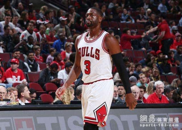 德罗赞次节6中5轰10分，带领国王反超火箭（德罗赞次节6投5中砍10分，率国王完成对火箭的反超）