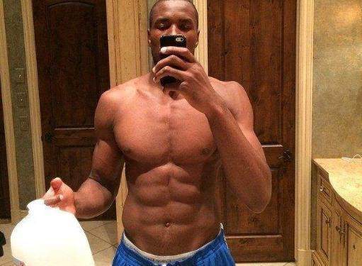 76人险胜雄鹿，马克西爆发，76人升至东部第六，雄鹿三连败。（76人险胜雄鹿，马克西发威助队升至东部第六，雄鹿吞三连败）