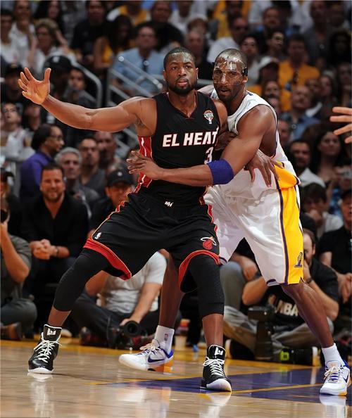 查理-亚当：麦克托米奈的精彩倒钩足以比肩齐达内的天外飞仙（亚当盛赞麦克托米奈：这记倒钩堪比齐达内的天外飞仙）