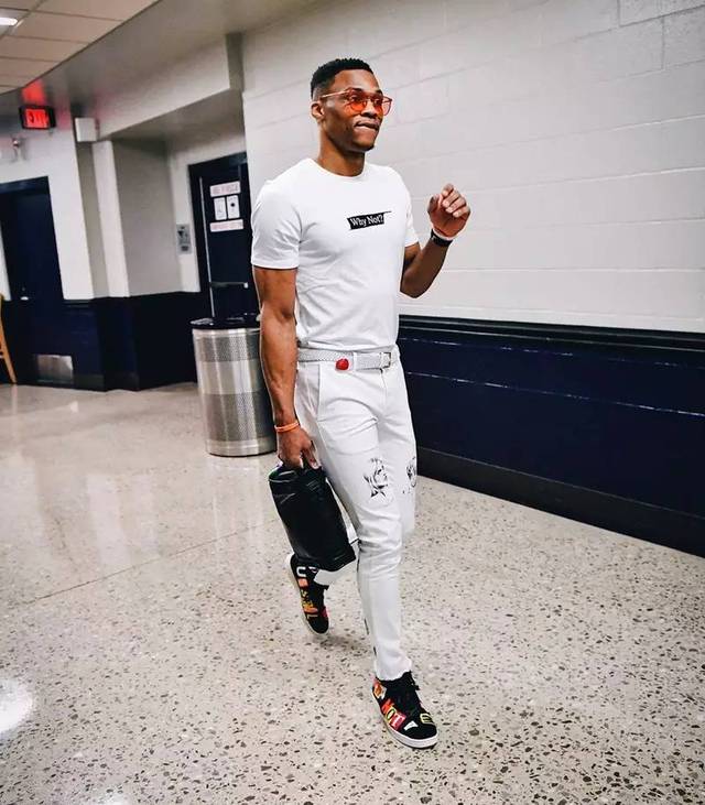 这节表现出色！杨瀚森2助攻&2篮板&造对手2次进攻犯规（单节高光！杨瀚森送出2助攻、摘下2篮板并造成对手2次进攻犯规）