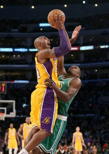 杜兰特连续三场得分上双（杜兰特已连续三战得分上双）